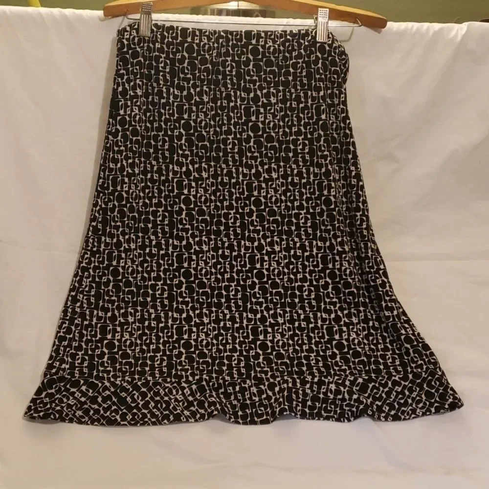 Carol Anderson Collection  beautiful ruffled skirt